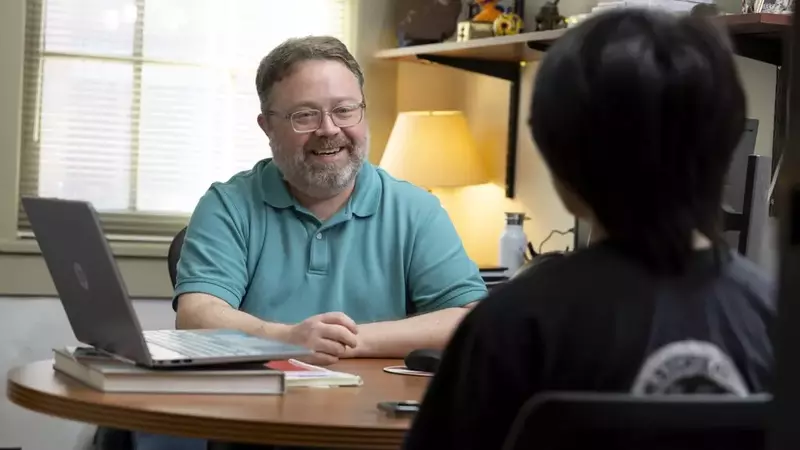 SPIA career services coordinator helps students plan for bright futures
