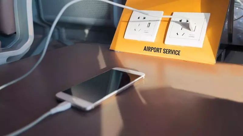 FBI warns consumers not to use public phone charging stations