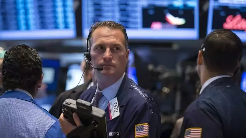 US stock futures tick lower with more Fed cues in focus By Investing.com