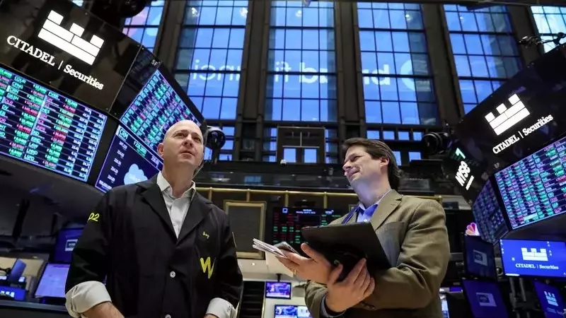 S&P, Dow futures hover near flatline ahead of fresh US economic data By Investing.com