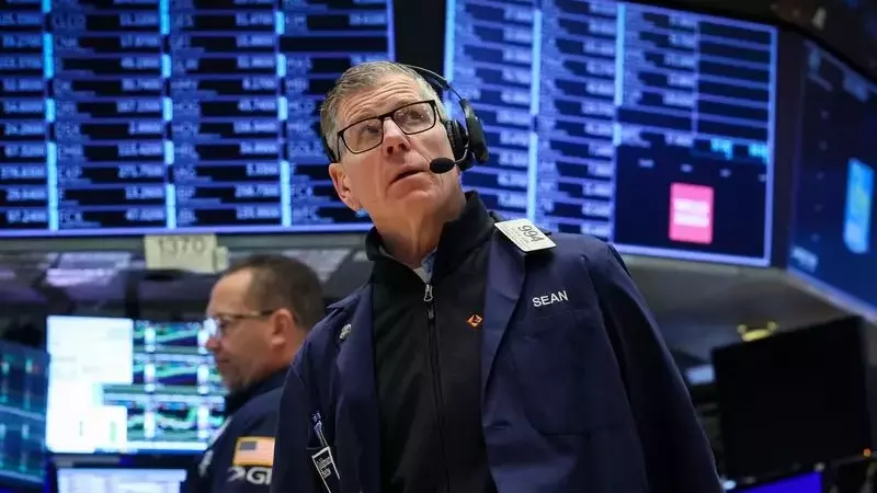 Futures lower, consumer spending and PCE ahead – what’s moving markets By Investing.com