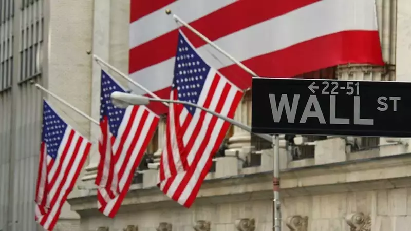 Futures Fall Ahead Of ADP Jobs Report