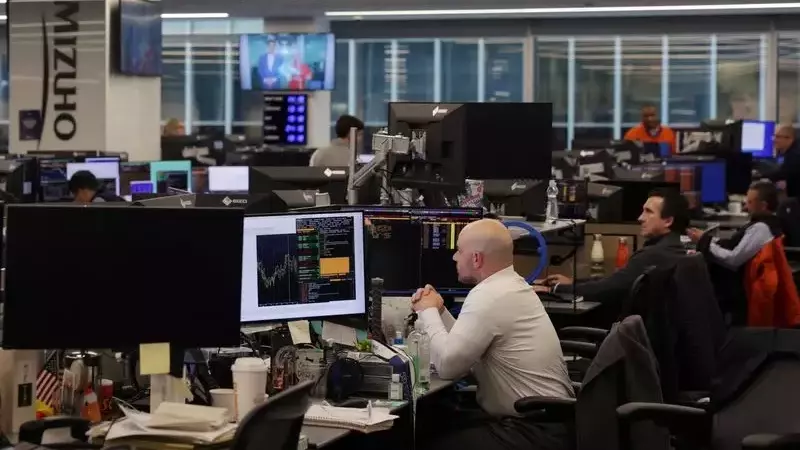 U.S. Stock Futures Signal Mixed Opening Amidst Corporate Results