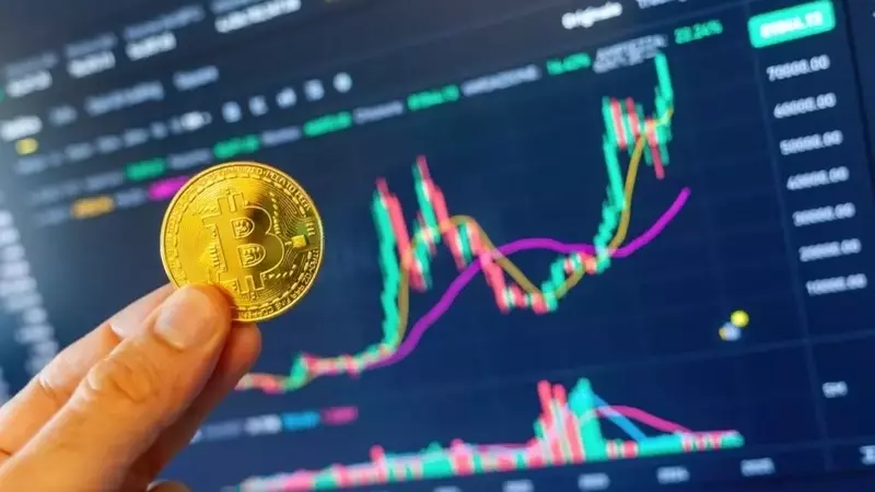 Bitcoin Faces Turbulence as Whales Shift Strategy