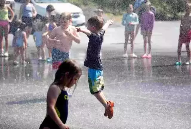 Community Comes Together for Refreshing Summer Event