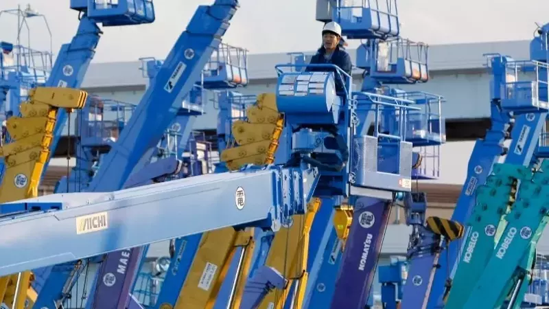 Japan's Machinery Orders Show Resilience Amidst Volatility in May 2025