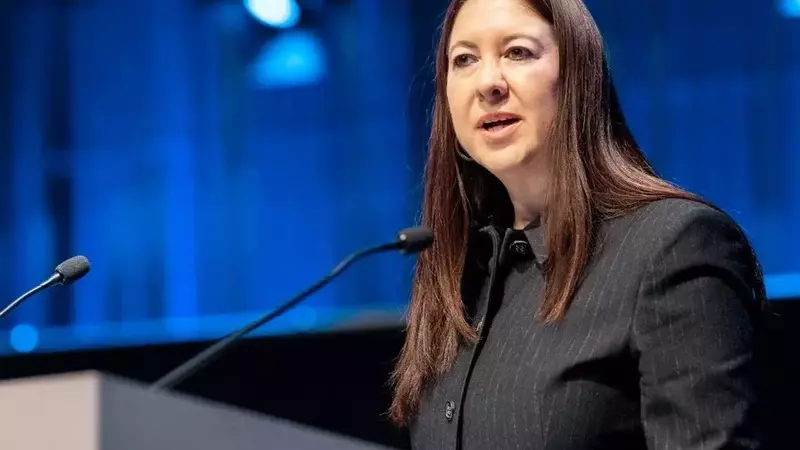 Federal Reserve Officials Maintain Stance on Steady Interest Rates Amidst Inflationary Concerns