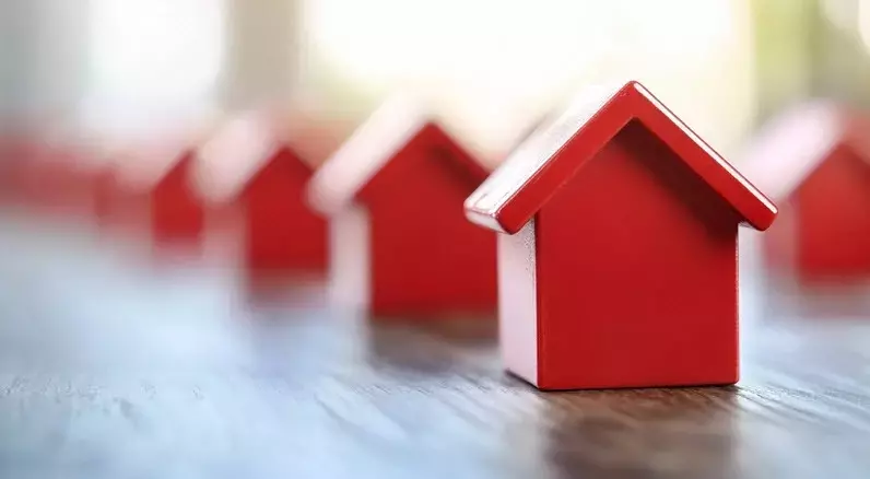 US Housing Market Faces Headwinds as Builder Sentiment Stagnates Amidst Rising Price Reductions