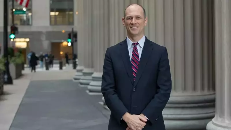 Fed Official Goolsbee Discusses Tariff Impact on Inflation and Future Rate Decisions