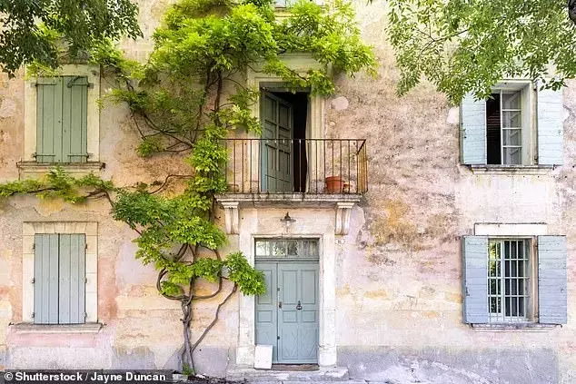 Window Shutters vs. Air Conditioning: A Comprehensive Guide to Home Cooling Solutions