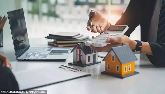 Navigating Property Transactions: A Guide to Choosing the Right Conveyancer