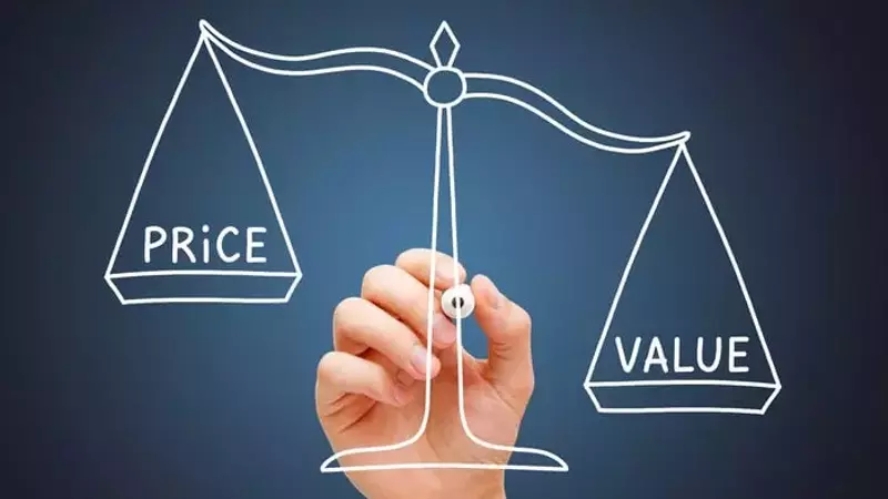 Navigating Market Peaks: The Case for Equal-Weight S&P 500 ETFs