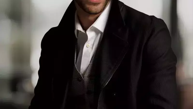From Screen to Real Estate: Nev Schulman Joins Coldwell Banker Warburg