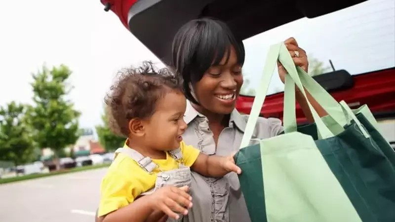Investment Analysis: Costco vs. Amazon - Which Retail Giant Offers a Better Opportunity?