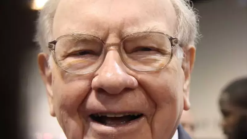 Warren Buffett's AI Investments: Apple and Amazon