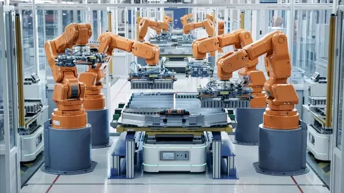 Analyst's Bullish Outlook on Tesla's Robotaxi Division and Associated Risks
