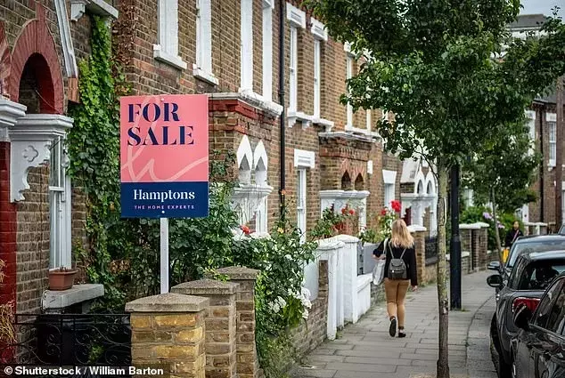 UK Housing Market's Flawed System Costs Homeowners £560 Million Annually