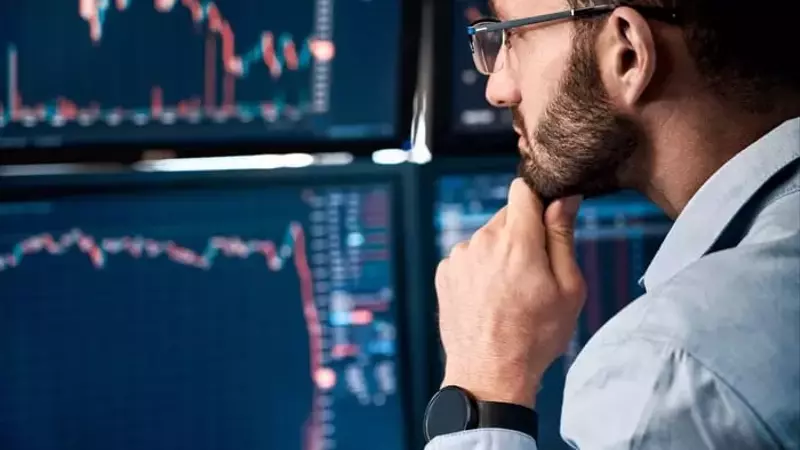 Apple vs. Amazon: Which Tech Titan Offers a Better Investment Opportunity?
