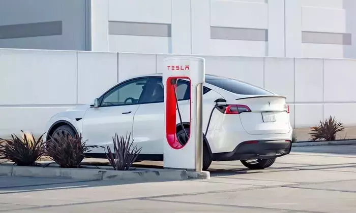 Tesla's Investment Dilemma: High Valuation vs. Future Potential