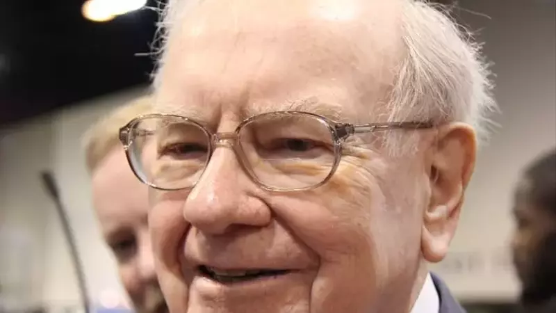 Analyzing Investment Strategies: A Closer Look at Warren Buffett's Holdings