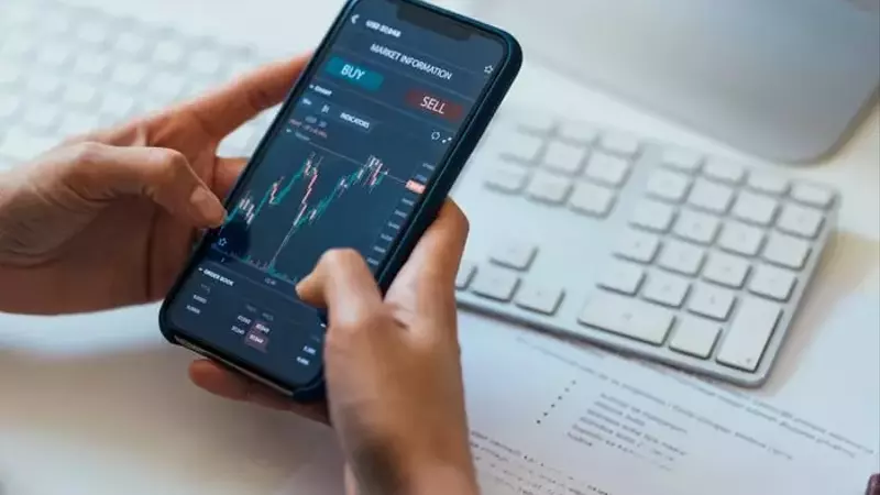 Tesla: The Top Retail Investor Pick on Robinhood, Despite Significant Risks