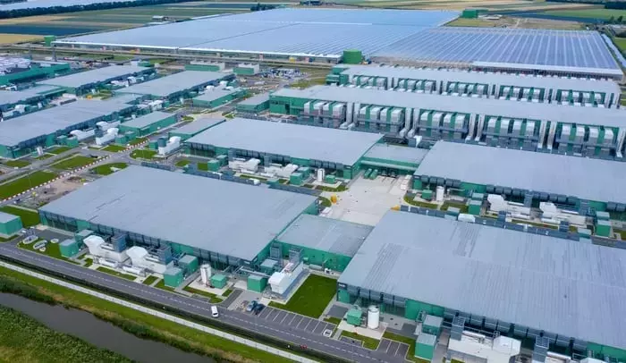 Wall Street Backs Iren Amid Soaring Data Center Demand