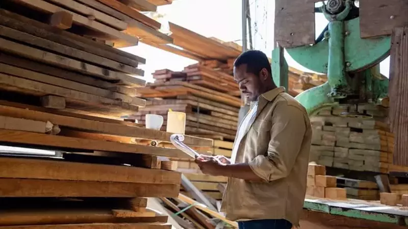 Why Home Depot Presents a Stronger Investment Opportunity Than Lowe's