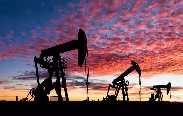 Leading Oil Companies Demonstrate Resilience Amidst Declining Crude Prices