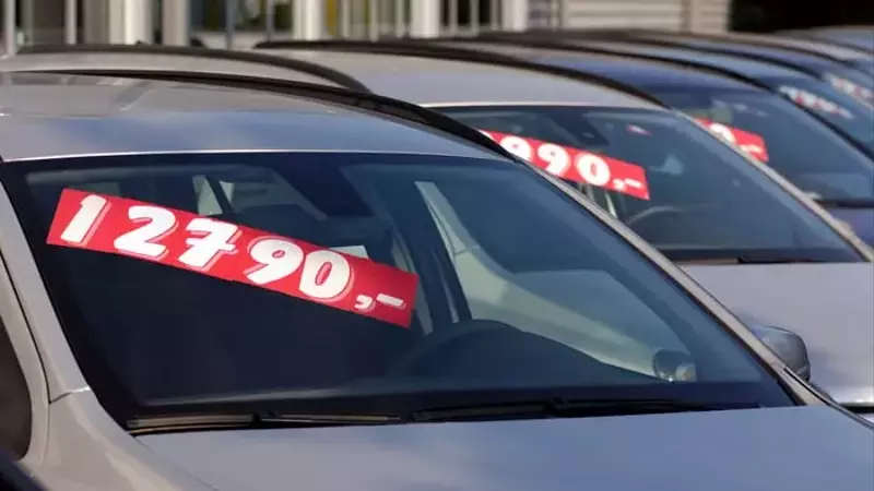 CarMax Faces Economic Headwinds Amidst Disappointing Q2 Results