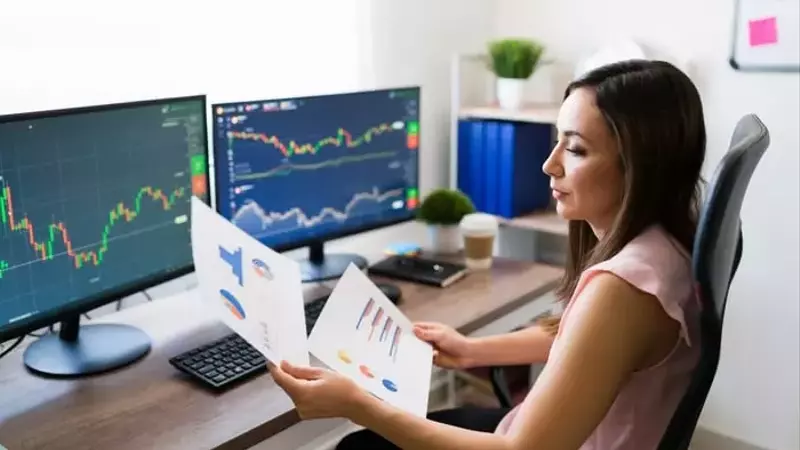 Wall Street Analysts Forecast Significant Downturn for AI Stocks Navitas and Symbotic