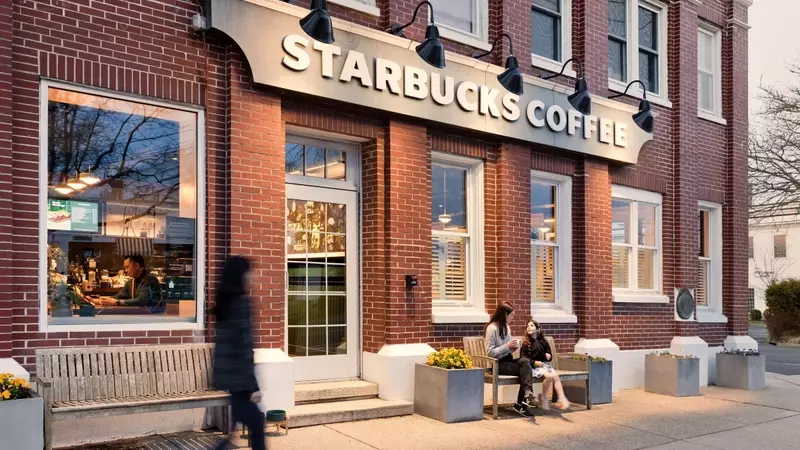 Starbucks Faces Challenges: A Deep Dive into Its Turnaround Strategy