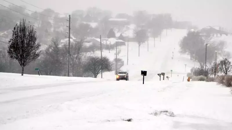 Winter Storm Snarls Post-Thanksgiving Travel Across US