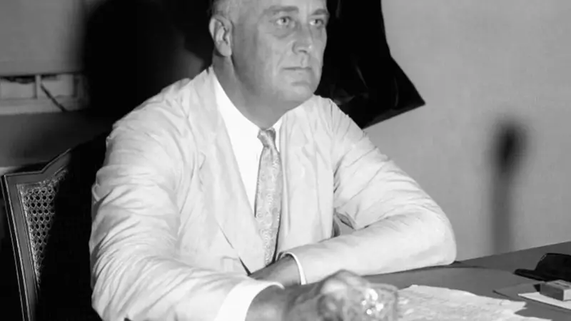 Supreme Court to Revisit Landmark Roosevelt-Era Precedent on Presidential Firing Powers
