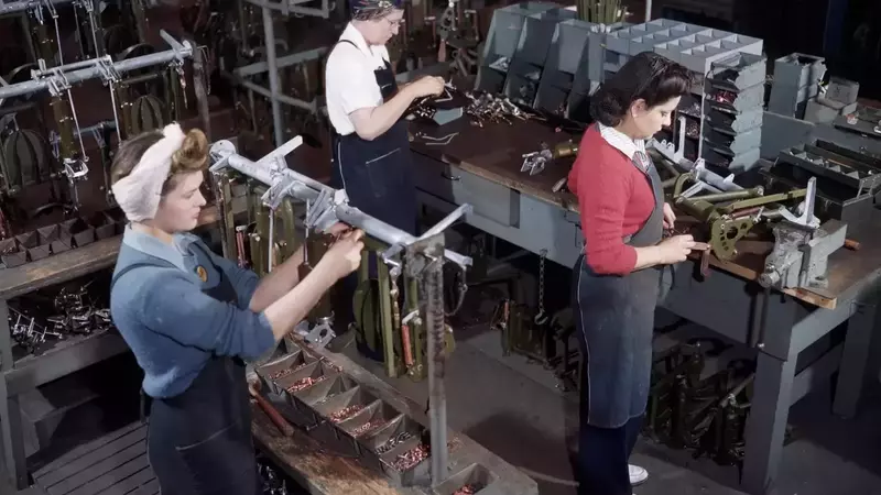 Understanding Efficiency Wages: Theory, Application, and Historical Context