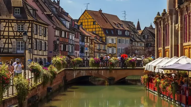 Expat Havens: Countries Offering Year-Round Mild Climates for an Enhanced Lifestyle