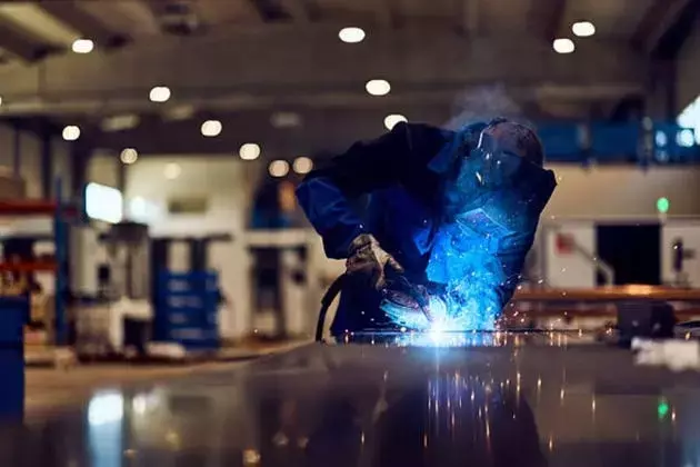 Texas Manufacturing Outlook: A Mixed Picture in April