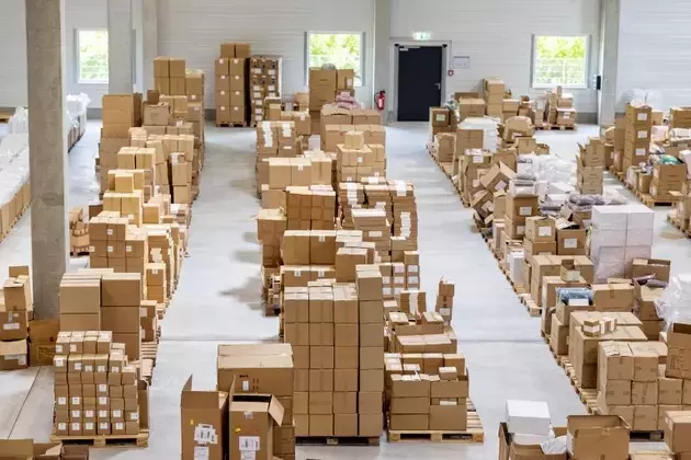 International Paper Faces Downgrade Amid Strategic Setbacks and Market Headwinds