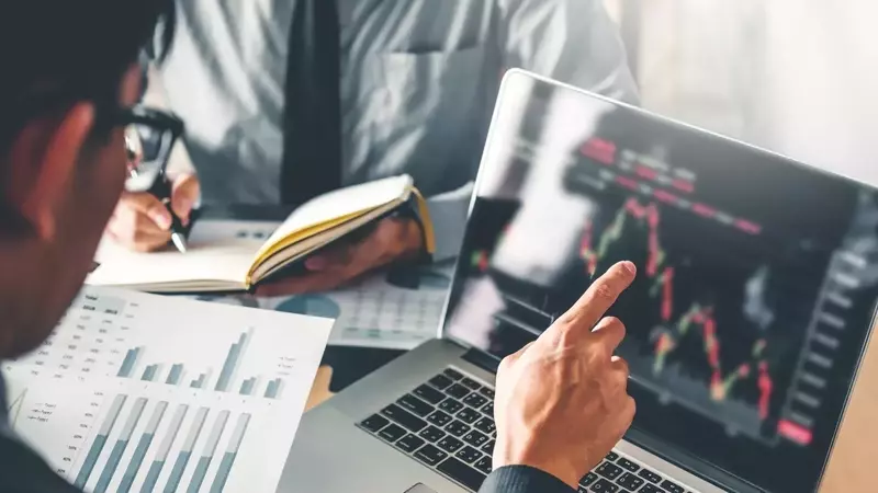 Understanding Financial Health: Navigating 'In the Black' and 'In the Red'