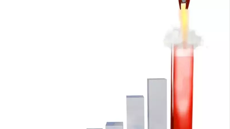 Palantir's Stellar Q1 Performance: Growth Outpaces Peers, Yet Valuation Concerns Persist