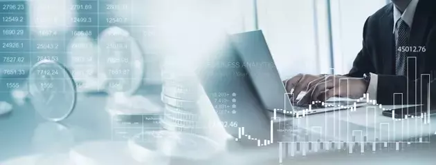 Quarterly Financial Market Review: Dynamics of Russell 1000 and Sector Performance