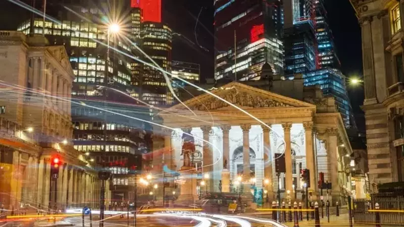 UK Asset Markets Under Pressure Amidst Political Turmoil