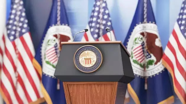 Federal Reserve's New Era: Challenges Under Kevin Warsh's Leadership