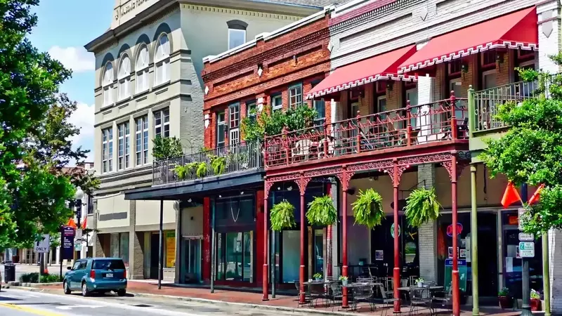 Big Towns as Retirement Havens: Balancing Affordability and Lifestyle