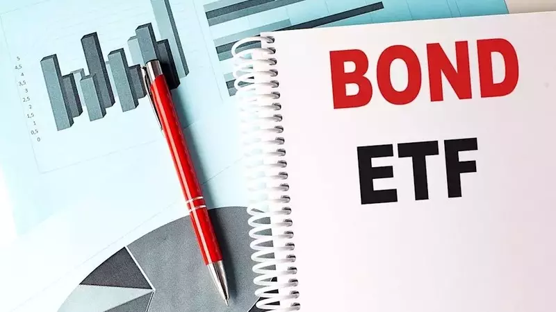 Passive vs. Active Bond Investing: A Comparison of Vanguard BND and PIMCO ETFs