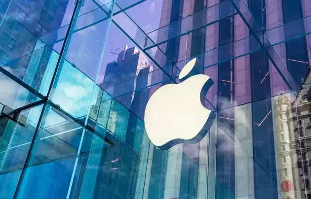Apple's AI Ambitions and Market Position Under Scrutiny