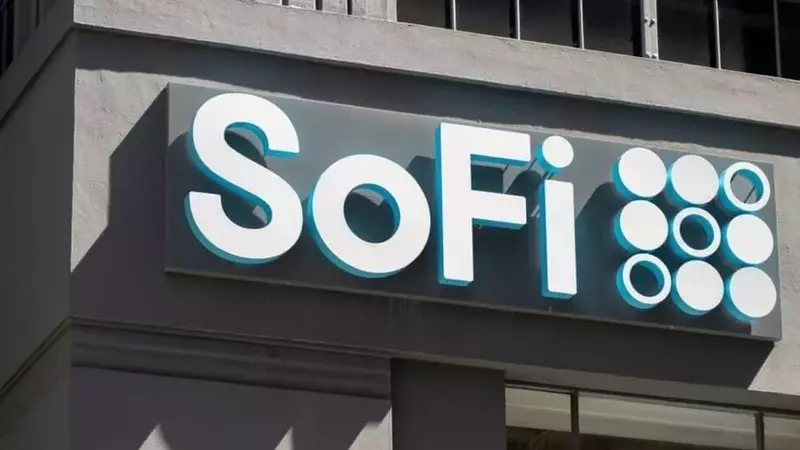 SoFi Shares Surge on Stablecoin Launch: Investor Insights