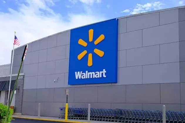Walmart's Fiscal Q1 '27 Performance: Revenue Exceeds Expectations, Operating Income Falls Short