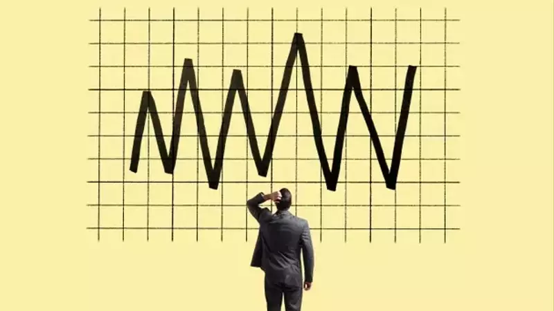 Navigating Market Volatility: A Guide for Investors in Accumulation and Decumulation Phases