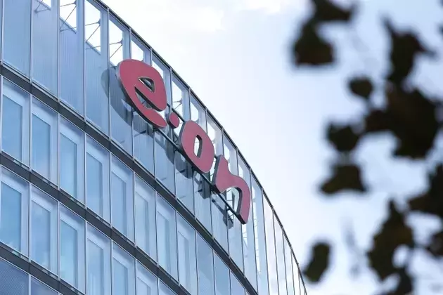 E.ON's Investment Outlook: Regulatory Hurdles and Valuation Concerns