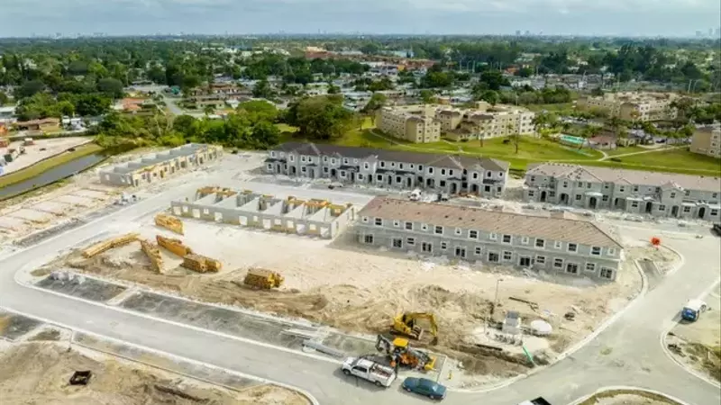 Lennar's Housing Market Challenges: A 'Sell' Rating Maintained Amidst Slow Recovery